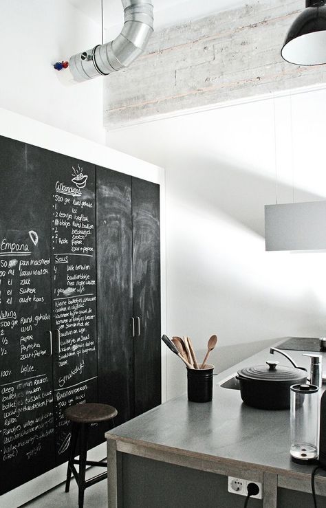 design / kitchen Chalkboard Wall Kitchen, Kitchen Blackboard, Loft Apartment Industrial, Chalkboard Walls, Kitchen Chalkboard, Rustic Loft, Loft Interiors, Industrial Interiors, Chalkboard Wall