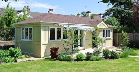 I Never Thought I Wanted To Live In A Granny Pod Until I Saw These Photos Granny Pods Backyard Cottage, Grandma Pods, Granny Pods Floor Plans, Flat Pack Homes, Granny Annexe, Granny Pods, Garden Lodge, Granny Pod, Backyard Cottage