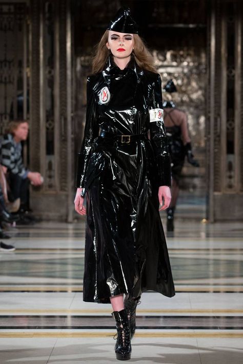 Raincoat Fashion, Pam Hogg, Vinyl Fashion, Pvc Raincoat, Shiny Clothes, Pvc Coat, Raincoats For Women, British Vogue, Fashion Shows