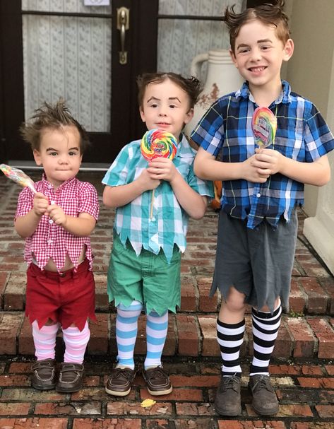 The lollipop guild, the lollipop kids Halloween costume kids Munchkin Diy Costume, Munchkin Wizard Of Oz Costume, Wizard Of Oz Costume Ideas For Kids, Lollipop Guild Costume Diy, Wizard Of Oz Kids Costumes, Wizard Of Oz Munchkin Costume, Lollipop Guild Costume, Wizard Of Oz Costume Ideas, Lollipop Costume