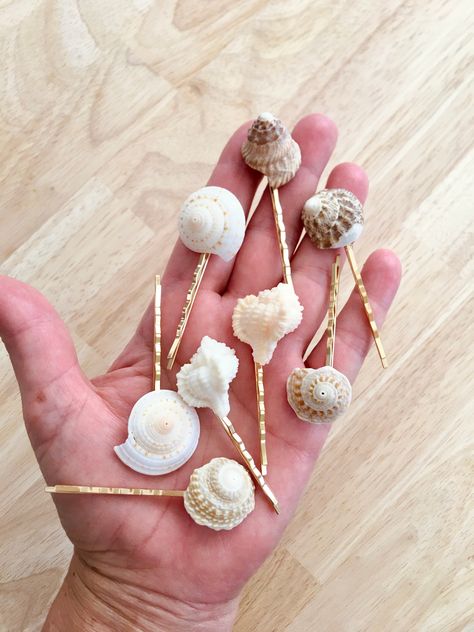 Rare Handpicked Seashell Hair Pin, Summer Music Festival Fashion, Hippie Beach Party, Mermaid Costume Accessory Perfect Gift - Etsy Shell Hair Clips Diy, Seashell Barrettes, Sunglasses Diy, Boho Beach Party, Seashell Creations, Seashell Hair, Pins For Hair, Hair Bobby Pins, Diy Hair Clip