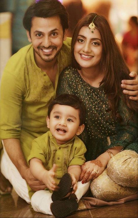 Bilal Qureshi And Uroosa Qureshi, Diwali Family Photoshoot, 1st Birthday Photoshoot With Parents, Indian Family Photoshoot, Birthday Stills, Indian Family Photography, Uroosa Qureshi, Dad Son Photography, Teen Mum