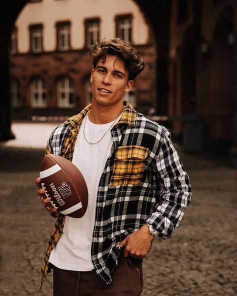 Tim Schaecker, Elevator Boys, German Boys, Country Boy, Nfl Outfits, Plaid Shirt Men, Country Men, Stylish Mens Outfits