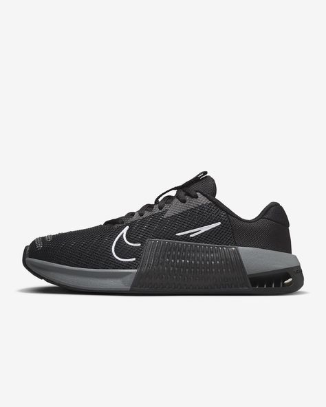 Nike Metcon 9 Women's Workout Shoes. Nike.com Workout Shoes Nike, Nike Gym Shoes, Most Comfortable Sneakers, Womens Workout Shoes, New Trainers, Nike Metcon, Womens Training Shoes, Women's Workout, Workout Shoes