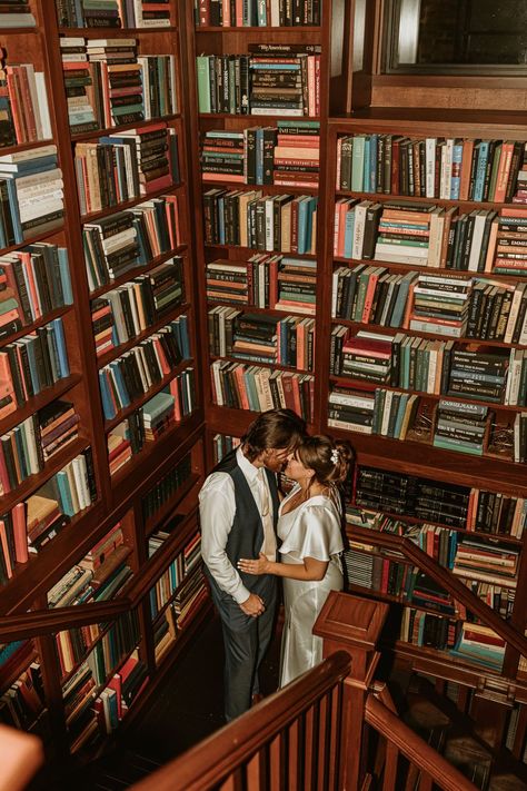 Library Pre Wedding Shoot, Bookstore Wedding Photos, Book Store Photoshoot Couple, Bookstore Engagement Shoot, Library Photo Shoot Couple, Bookstore Engagement Photos, Library Couple Photoshoot, Library Kiss, Library Engagement Pictures