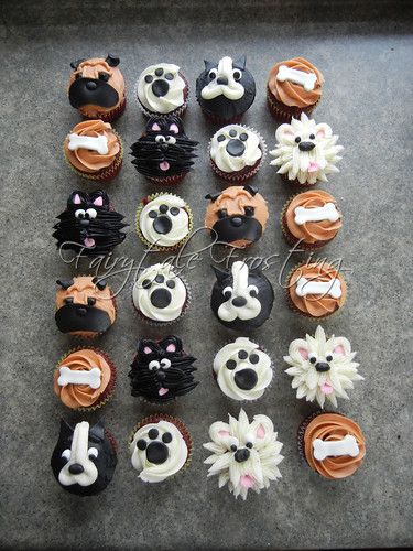 Cupcake Receptek, Dog Cupcake, Puppy Cupcakes, Cupcake Day, Dog Cupcakes, Buffet Party, Puppy Birthday Parties, Puppy Cake, Animal Cupcakes