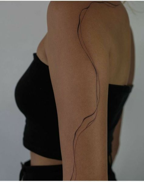 Line Tattoo Arm, Tato Minimal, Abstract Tattoo Designs, Tattoo Concepts, Dainty Tattoos, Spine Tattoos, Subtle Tattoos, Elegant Tattoos, Abstract Tattoo