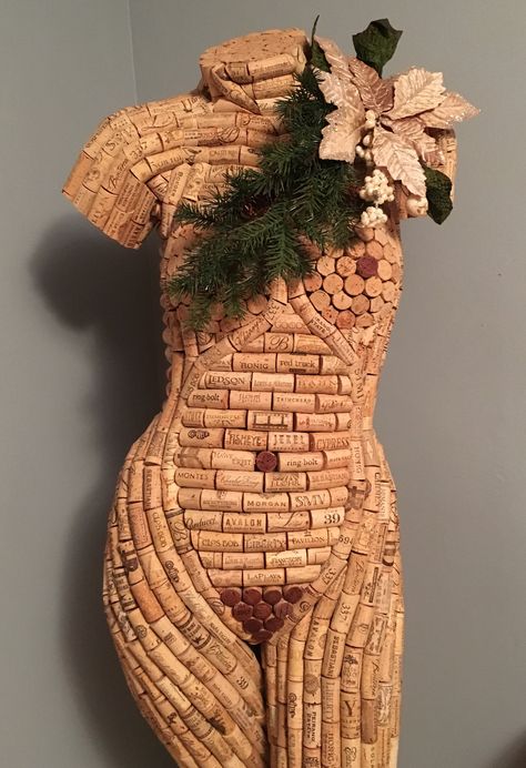 Diy Wine Cork Crafts, Cork Sculpture, Mannequin Diy, Custom Wine Box, Art Mannequin, Diy Cork, Cork Ideas, Wine Cork Diy Crafts, Wine Cork Projects