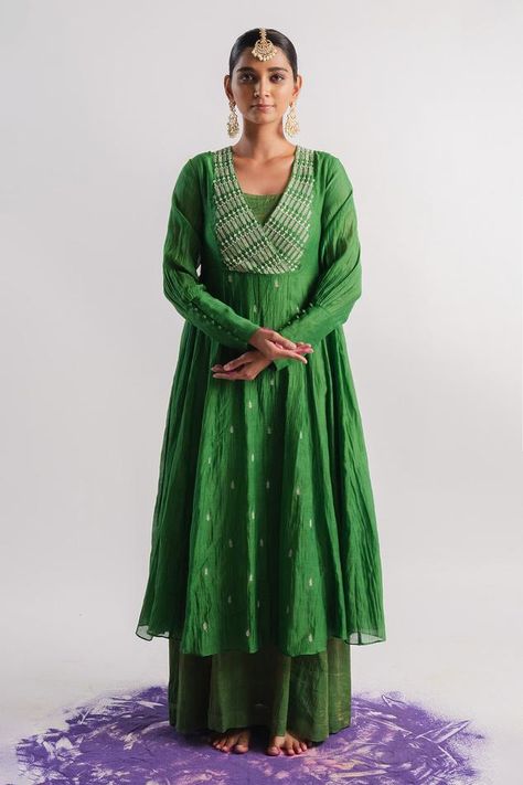 Anarkali With Yoke, Latest Anarkali Dress Designs 2024, Festive Kurti Designs, Full Sleeve Salwar Design, A Line Anarkali, V Neck Anarkali, Green Anarkali, Silk Anarkali Suits, Silk Kurti Designs