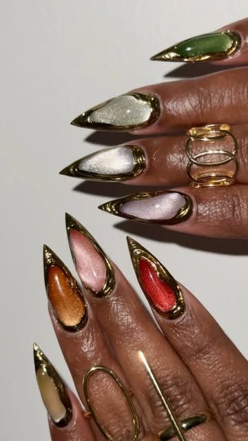 🎨 SU NGUYEN 🎨 on Instagram: "Muti Gemstones 🔮✨ Cat eye nails x gold chrome nails design   ★𝐒𝐚𝐮𝐯𝐚𝐠𝐞_𝐀𝐫𝐭𝐢𝐬𝐭𝐫𝐲★ 𝙽𝚊𝚒𝚕 𝙰𝚛𝚝 𝚋𝚢 𝚂𝚞  . . . . . . . . . . . . . #newyearnails #nailart  #nailartist #artist #aesthetic #naildesign #nails #fall #nailsinspiration #aestheticnails #nailalabama #birminghamnails #alabamanails #alabamanailartist  #nailtrend #trending #nailinspo  #nails #naildesigns #nailfeed #handpaintednails #freestylenails #abstractnails  #nailsdesign #gemstones #goldnails #cateyenails  #christmasnails #nailsart" Almond Art Nails, Cat Eye With Gold Nails, Chrome Abstract Nails Designs, Funky Engagement Nails, Agate Nail Art, Celestial Cat Eye Nails, Full Moon Nail Art, Claw Nails Aesthetic, Gold Chrome Stiletto Nails