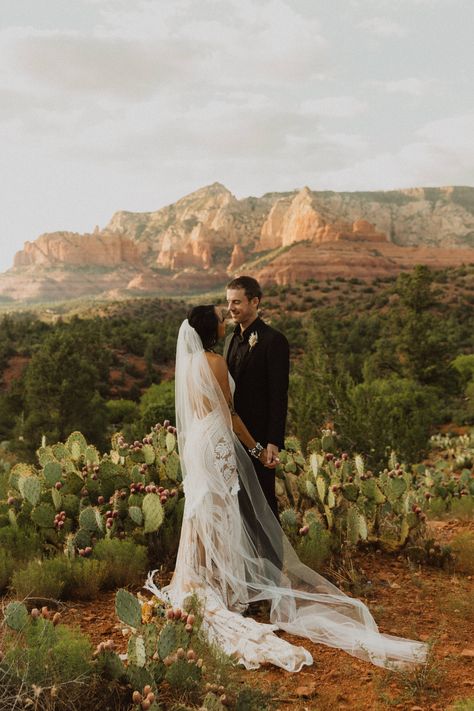 Red Rock Wedding, Small Wedding Party, Engagement Picture Outfits, Arizona Wedding Venues, Sedona Wedding, Enchanted Wedding, Woods Photography, Wedding Reception Locations, Sedona Az