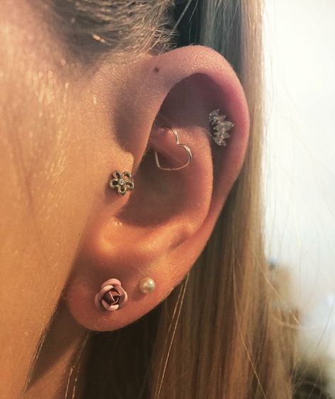 Healing Ideas, Ear Piercings Industrial, Snug Piercing, Ear Piercings Chart, Piercing Chart, Ear Piercings Helix, Helix Ear, Piercing Aftercare, Daith Piercing