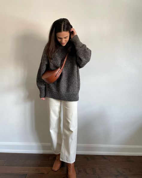 Baggy Sweater Jeans Outfit, Cozy Winter Work Outfits For Women, Monterey California Outfits Winter, How To Style A Jumper Dress, Simple Chic Work Outfits, Basic Staples Outfits, Cool Mom Style Winter, Neutral Cozy Outfits, Fall Outfits Size 8-10