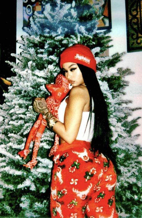 Christmas Baddie Outfits, Baddie Christmas Outfits, Christmas Poses, India Westbrooks, Christmas Shoot, Swag Girl Style, Photoshoot Themes, Photoshoot Concept, Christmas Photoshoot