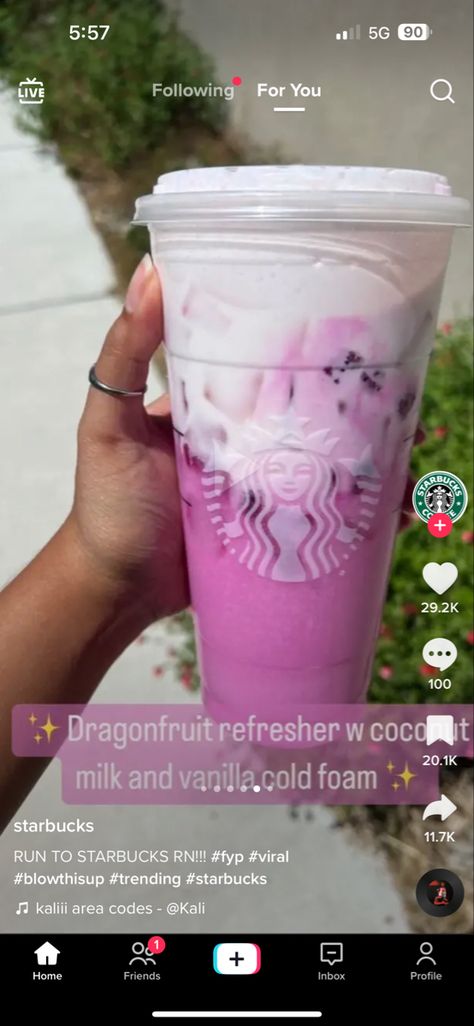 Dragonfruit Refresher, Starbucks Drink Menu, Starbucks Secret Menu Recipes, Cold Starbucks Drinks, Starbucks Drinks Diy, Secret Starbucks Recipes, Iced Starbucks Drinks, Coffee Recipes Starbucks, Healthy Starbucks Drinks