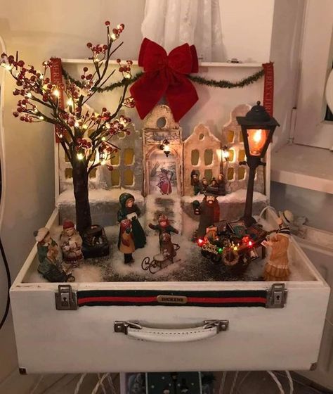 🎄Old Time Christmas Memories 🎄 | made from an old suitcase 🤗 | Facebook Miniature Christmas Scenes, Rock Painting Tutorials, Fun Christmas Crafts For Kids, Christmas Fairy Garden, Christmas Diorama, Old Time Christmas, Christmas Shadow Boxes, Christmas Vignettes, Christmas Crafts For Kids To Make