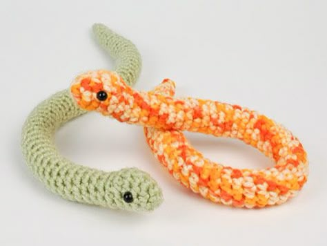 Crochet Snake Hat, Mini Snake Crochet Pattern, Reptile Crochet, Small Snake Crochet Pattern Free, Crochet Snake, Baby Snakes, Crochet Nursery, Snake Patterns, Beginner Crochet Projects