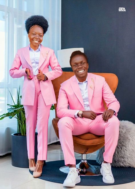 Couples Matching Suits, White And Gold Outfits, Black Couples Matching Outfits, Gold Outfits, Outfits For Couples, Couples African Outfits, Couples Fashion, Ladies Suits, Style Couple