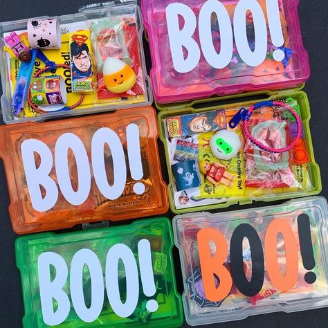 Looking for a fun Halloween treat so you can "BOO" your friends, neighbors or family? These mini BOO boxes are filled with Halloween-themed fun and make the perfect Halloween gift for kids! Each box includes: Each box includes: 👻 Plastic fangs👻 Eyeball candy (individually wrapped)👻Zipper bracelet fidget👻Make a face sticker sheet👻Pop it line keychain👻Wikki Stix👻Halloween themed slap bracelet👻LEGO mini figure👻Individually wrapped piece of candy👻Mochi squishy fidget👻You've Been BOO'ed in Small Halloween Gift Baskets For Kids, Boo Box Ideas For Kids, Kids Boo Basket, Teacher Boo Basket, Boo Baskets For Kids, Boo Box Ideas, Halloween Gifts For Students, Eyeball Candy, Halloween Movie Night Party