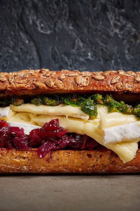 Veggie Brie Sandwich, Vegan Christmas Sandwich, Focaccia Sandwich Ideas Vegetarian, Fine Dining Sandwiches, Roasted Vegetable Sandwich, Winter Sandwich Ideas, Christmas Sandwich Ideas, Sandwich Ideas Vegetarian, Festive Sandwiches