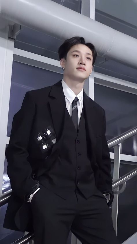 Bangchan Suit Black, Bangchan Suit, Korean Men Suit, Full Black Suit, Chan Skz, Asian Men's Hairstyles, Skz Bangchan, Straykids In, Stray Kids Chan