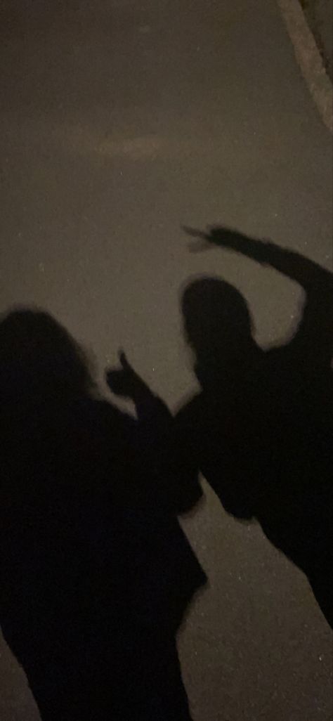 Shadow Night Walk, Shadow Friends Photo, Shadow Friends Aesthetic, Night Walk Snapchat, Night Shadow Aesthetic, Shadow Pictures Night, Late Night Walks With Friends, Night Walk With Friends, Late Night Walks Aesthetic