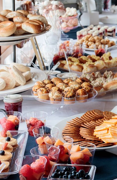 Bridal Shower Food Ideas Lunch, Bridal Shower Sandwiches, Bridal Shower Snacks, Brunch Finger Foods, Bridal Shower Brunch Menu, Bridal Shower Food Table, Bridal Shower Appetizers, Bridal Brunch Food, Coffee Bridal Shower