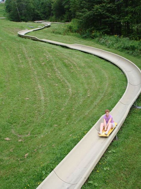 Above Ground Pool And Trampoline Backyard, Hillside Slide, Backyard Slide, Diy Slide, Indoor Playhouse, Park Ideas, Playground Ideas, Play Ground, Natural Playground