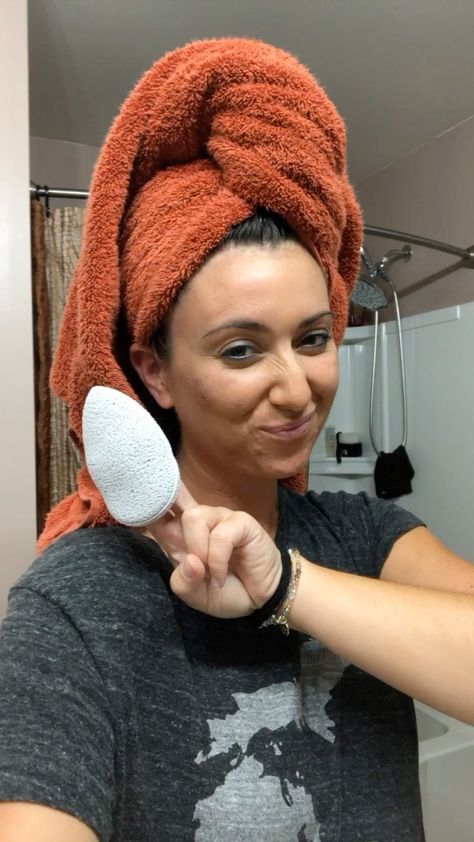 best_kept_beauty_with_tkep on Instagram: How to get your face extra fresh and so clean clean! This soft exfoliating sponge is gentle on the skin but gets deep into the pores and… Exfoliating Sponge, Facial Sponges, The Skin, Beauty Tips, Knitted Hats, Beauty Hacks, I Know, Facial, Skin