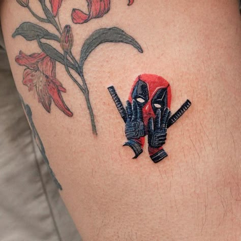 Deadpool Tattoo, 90s Tattoos, Spiderman Tattoo, Tatoo Inspiration, Haunting Beauty, Tattoo Forearm, Marvel Tattoos, Scary Tattoos, Geek Tattoo