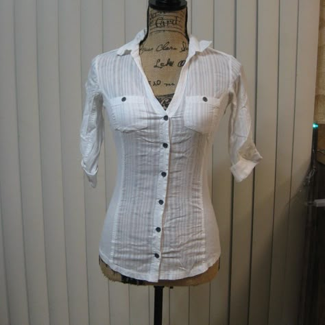 Nwt G By Guess White Button Up Down Shirt Top Blouse Size Xs Extra Small. Roll-Tab Sleeves. Stretchy Ribbed Knit Fabric On The Sides Allows For A Perfect Fit. 100% Cotton Fabric Material With Shadow Stripe Pattern Is Lightweight And Breezy. Brand New, Never Worn. Original Price: $39.50 More Colors Available See My Other Listings! Womens White Button Up, White Long Sleeve Button Up, Old Money Blouse, Diner Makeup, Tight Button Up Shirt, Long Sleeve Button Up Shirt Outfit, Costume Concepts, Button Ups, Autumn Fits