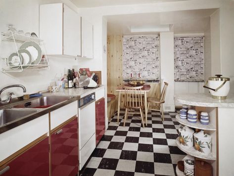 White kitchen, checkered linoleum floor, wall mounted dish rack, 1950s. Kitchen With Checkered Floor, Kitchen Checkered Floor, Checkered Kitchen Floor, Wall Mounted Dish Rack, Checkered Floor Kitchen, Checkered Kitchen, 1950s Life, Checkered Floor, 90s Decor