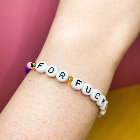 Bad Word Bracelets, Word Bracelet Beads Ideas Funny, Funny Friendship Bracelets, Christmas Crowns, Knot Jewelry, Summer Bracelet, Swear Word, Friendship Humor, Word Bracelet