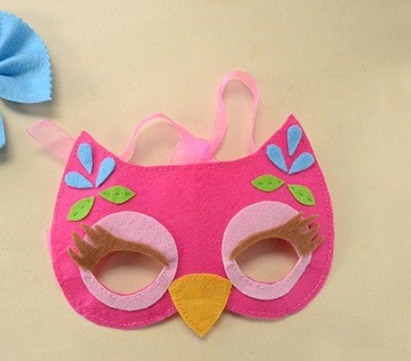 Make this Cute Felt Owl Mask for Young Children who may not like the hard scratchy commercial masks. This mask is definitely an owl but it can be made in f Mask Making For Kids, Paper Face Mask, Birthday Deco, Cardboard Mask, Owl Mask, Felt Mask, Toddler Arts And Crafts, Felt Owl, Children's Mask