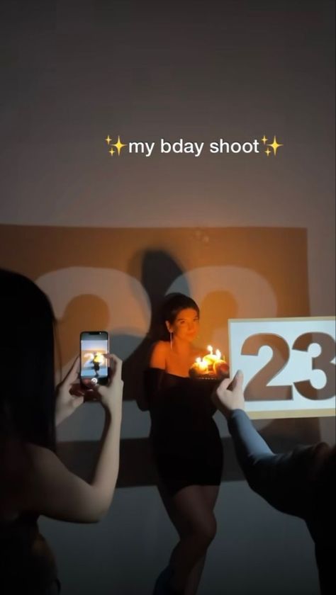 27 Birthday Outfit Ideas, 23 Birthday Ideas For Her, Simple Birthday Picture Ideas, 19 Years Birthday, Birthday 22 Aesthetic, Number Photoshoot, Birthday Photo Ideas Instagram, Diy Birthday Photoshoot At Home, Simple Birthday Photoshoot Ideas