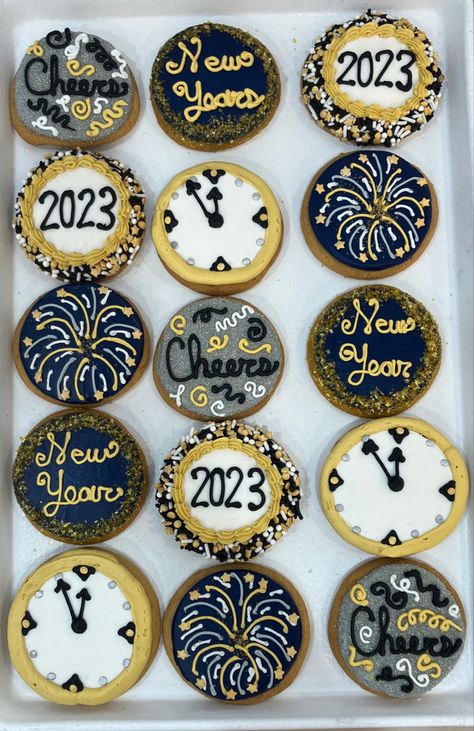 New Year’s Eve Cookies Decorated 2024, Letter Cakes, Cookie Cakes, New Year's Cake, Cookie Ideas, New Year’s Eve, Custom Cookies, Mini Cakes, Royal Icing