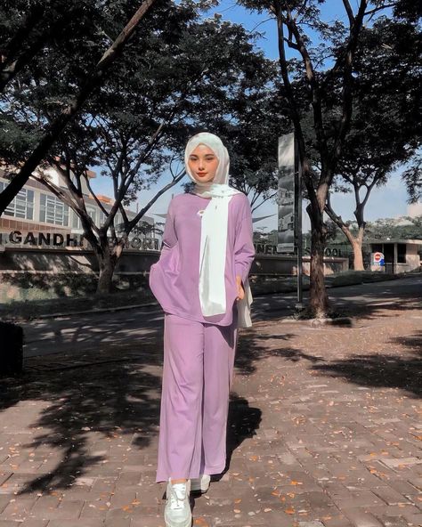 Genting Highlands, Muslim Style, Street Hijab Fashion, Muslim Outfits Casual, Muslim Fashion Hijab Outfits, Hijabi Fashion Casual, Casual Hijab, Fashion Top Outfits, Casual Hijab Outfit