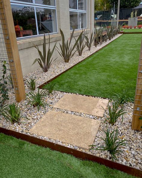 Simple Turf Backyard Ideas, Stone And Grass Backyard, Turf And Rock Landscape, Stone And Turf Backyard, Artificial Grass And Rock Front Yard, Turf Landscaping Ideas, Synthetic Grass Backyard Ideas, Synthetic Grass Front Yard, Grass To Rock Transition