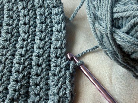 How to Crochet Your First Scarf - Craftfoxes Person Crocheting, Crochet Edging And Borders Easy, Crochet Edging And Borders, Crochet Vs Knit, Crochet Edges, Crochet Edgings, Crochet T Shirts, Manta Crochet, Crochet Borders