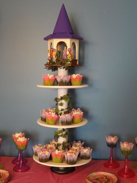 **Rapunzel's Cupcake Tower**   Took a little while but so worth it!!! Rapunzel Cupcake Tower, Tangled Cupcakes Ideas, Tangled Cupcakes, Rapunzel Wedding Theme, Rapunzel Cupcakes, Cupcake Papers, Rapunzel Wedding, Tangled Wedding, Tangled Birthday Party