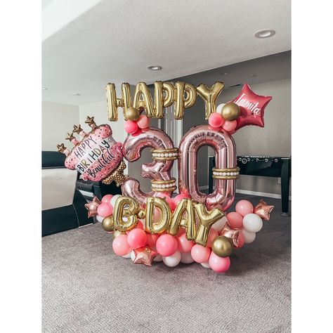 Balloon Bouquet For Women, 30th Balloon Bouquet, 30 Birthday Balloon Bouquet, Ballons Bouquet Ideas, Diy 21st Birthday Gifts, Balloon Marquee, Pink Birthday Theme, Queens Birthday Cake, 30th Birthday Balloons