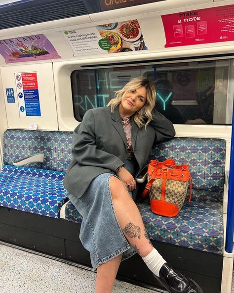 Libby Faulkner on Instagram: "A belated roundup of some feb outfits & faves 💓" Tube Photoshoot, Feb Outfits, Tattoo Cowboy Hat, Photoshoot Blazer, Plus Size Chic Outfits, Denim Midi Skirt Outfit, Cowboy Hat Tattoo, Oversized Blazer Outfit, Modern Mom Style