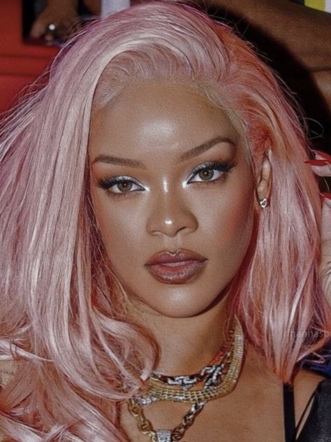 Rihanna Pink Hair, Rihanna Pink, 90s Grunge Hair, Biracial Couples, Rihanna Riri, Eye Makeup Techniques, Rihanna Style, Pink Life, Rihanna Fenty