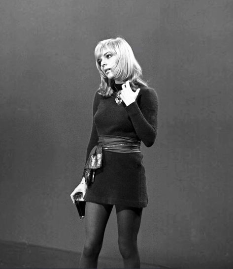 Sixties — France Gall Catherine Deneuve Style, Ye Ye, France Gall, 60s And 70s Fashion, Mini Skirt Dress, Girls In Mini Skirts, French Women, 1960s Fashion, New Line