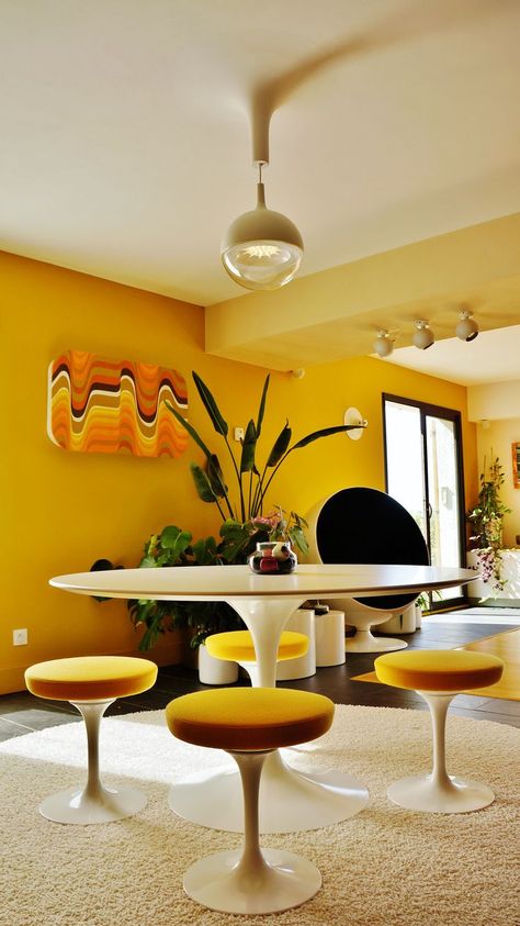 Eclectic Decor Modern, 70s Interior Design, 70s Interior, Round Furniture, Interior Design Minimalist, Retro Interior Design, Interior Design Per La Casa, 70s Home, 70s Home Decor