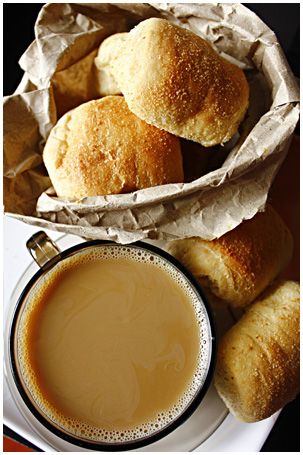 coffee and pandesal for breakfast Pinoy Breakfast, Whole Fish Recipes, Filipino Breakfast, Coffee Bread, Breakfast Photography, Breakfast Drink, Food T, Pinoy Food, Coffee Breakfast