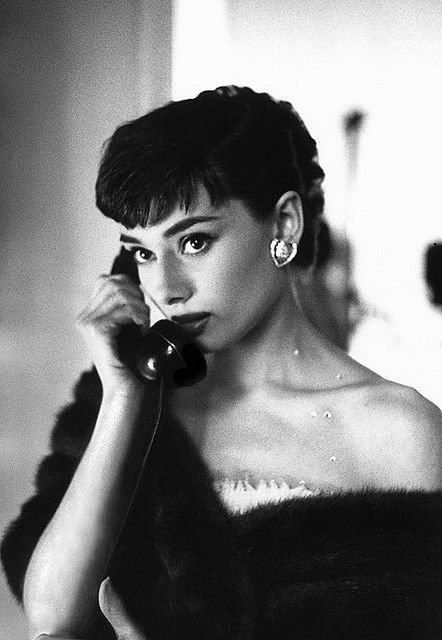 Aubrey Hepburn, Paramount Studios, Pure Imagination, 얼굴 그리기, Bad Girl Quotes, Vie Motivation, Roman Holiday, On The Phone, Film Quotes