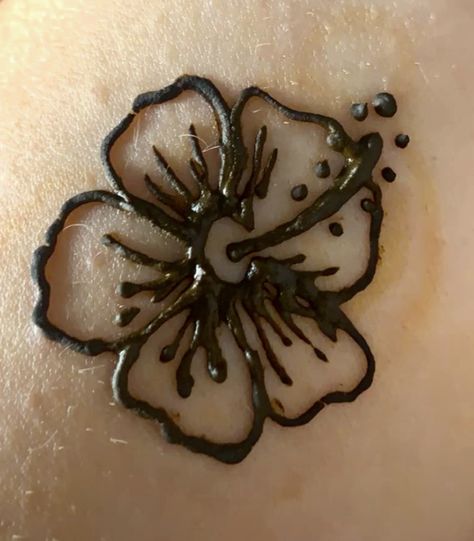 Stingray Henna, Beach Henna Tattoos, Easy Henna Ideas, Beach Henna, Mehendi Tattoo, Summer Henna, Summer Tattoos, Small Henna Tattoos, Small Henna Designs