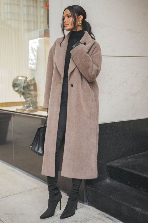 Trench coat, fall outfit, winter outfit, high knee boat, Winter Mode Outfits, Cold Fashion, Classy Fits, Longline Coat, Ootd Ideas, Tweed Coat, Fashion Capsule, Looks Black, Winter Fits