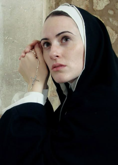 Christian Veils, Nun Outfit, Christian Modesty, Bride Of Christ, Human Poses Reference, Human Poses, Ap Art, Pose Reference Photo, Photo Reference